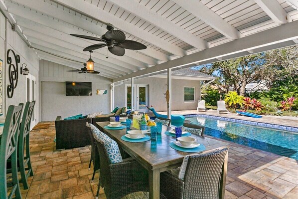 Pool Side Dining