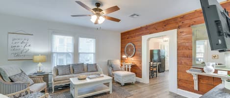 Waco Vacation Rental | 2BR | 1.5BA | 1,372 Sq Ft | Steps Required to Enter
