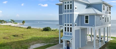 Saltwater Taffy Cottage - 4/4 home on the beach with adjacent boat dock