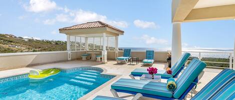 Imagine relaxing pool side on these wonderful lounges!