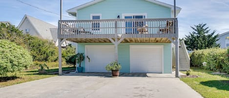 Surf City Vacation Rental | 2BR | 1BA | 1,100 Sq Ft | Stairs Required