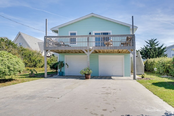 Surf City Vacation Rental | 2BR | 1BA | 1,100 Sq Ft | Stairs Required