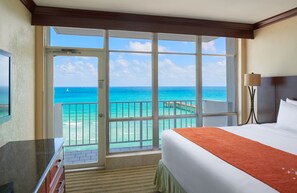 Bedroom w/ Comfortable bed