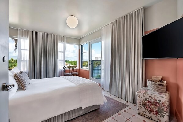 Unit with Queen bed