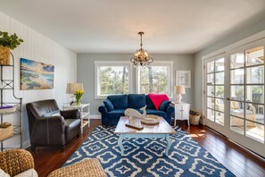 Living Room | Smart TV | Coastal Accents | Main Level