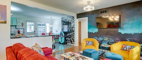 San Antonio Vacation Rental | 2BR | 1BA | 2 Small Steps to Enter | 1,000 Sq Ft