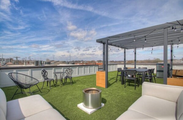 Live the al fresco life with your luxury Nashville Rooftop Terrace.