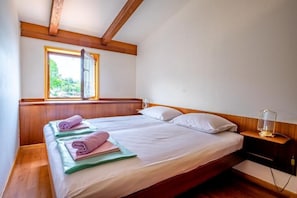Schlafzimmer 1