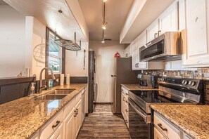 Modern kitchen with everything you need to create your favorite meals.