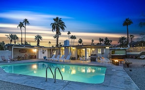 Palm Springs vacay rental: pool, hot tub, fire pit, trailer, dining & BBQ.