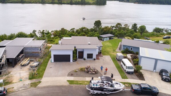 Home on Lake Marietai