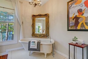 En Suite soaking tub