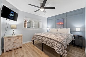 Master Bedroom - King Bed - Smart TV - Linens Provided
