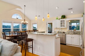 Spacious & Modern – A Kitchen Built for Entertaining!