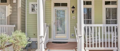 Charming front porch 