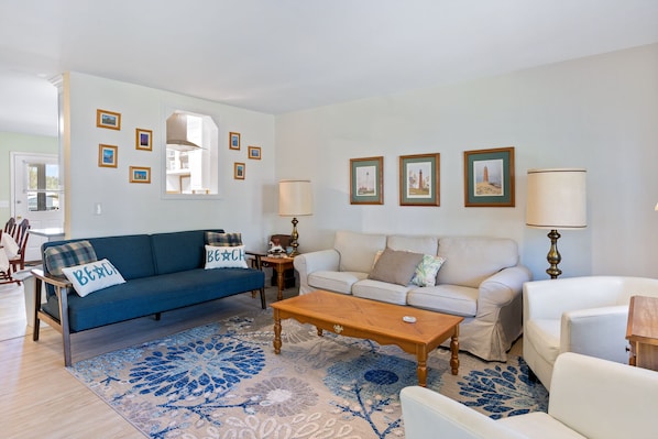 This adorable Townhome sleeps 6 more than comfortably.
