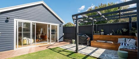 [Outdoor Space] Spacious outdoor area, freestanding open plan timber, built in seating for lounging to relax and BBQ area.