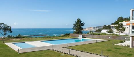 Two bedroom holiday flat in closed condominium in Nazaré