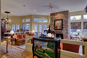Entry/Livingroom