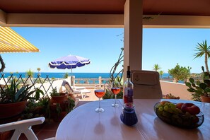 Dining table with sea view on the private terrace