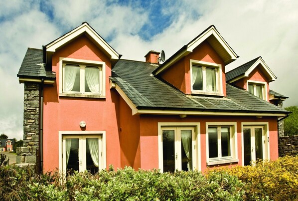 Ring of Kerry Holiday Cottages, Coastal Holiday Accommodation in Kenmare, County Kerry