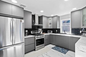 Kitchen, all new appliances
