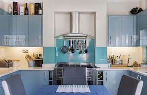 Fully equipped kitchen, 6 hob range, air fryer, fridge freezer, & dishwasher.