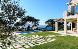 Elegant Brac Villa | 4 Bedrooms | Villa Beachfront Oasis | Stunning Sea Views & Walking Distance to Beach | Murvica by Villamore