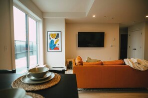 Livingroom - 65 Inch Samsung TV