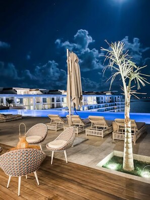 Rooftop Infinity Pool