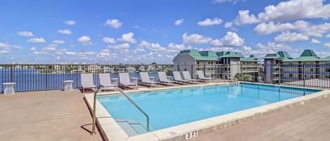 Roof Top Pool - Overlooking Gulf and Bay with great sunsets and sunrises