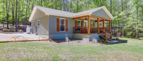 Sparta Vacation Rental | 3BR | 2BA | 1,800 Sq Ft | 4 Steps to Enter