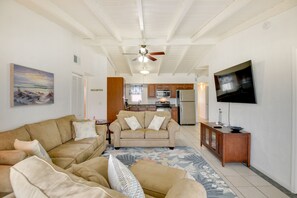 Living Room | Smart TV | Central A/C