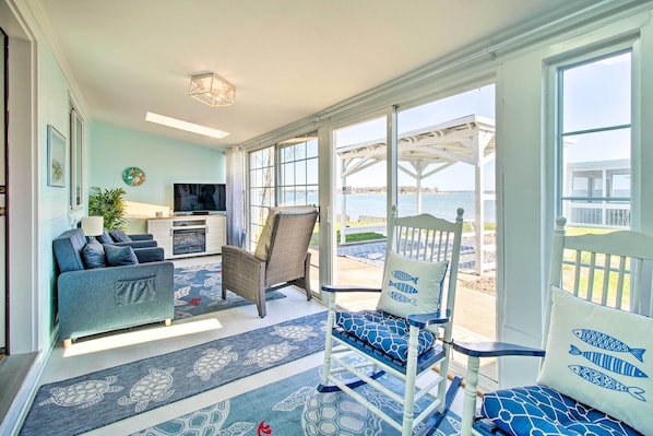 Colonial Beach Vacation Rental | 3BR | 2BA | 2 Steps to Access | 1,700 Sq Ft