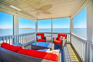 Screened-In Deck | Gas Grill (Propane Provided)