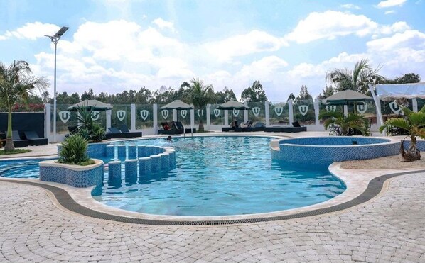 Pool & hot tub