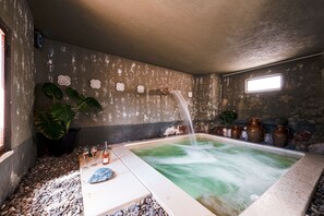 Indoor spa tub