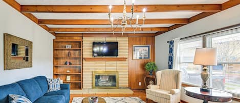 Paintsville Vacation Rental | 1,500 Sq Ft | 3BR | 2BA | Stairs Required