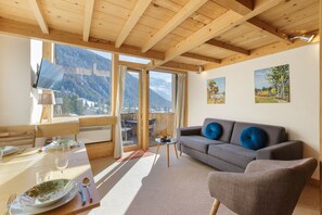Cozy living and dining area