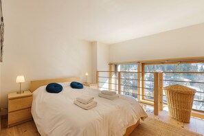 Open mezzanine bedroom