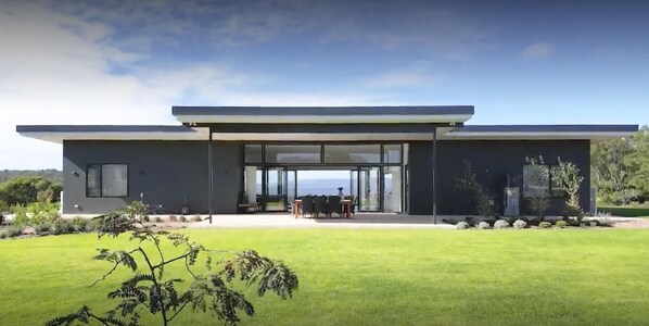 Kwoorabup Views: Luxury home with inlet views (1583)