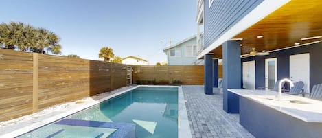 Private pool with wet bar