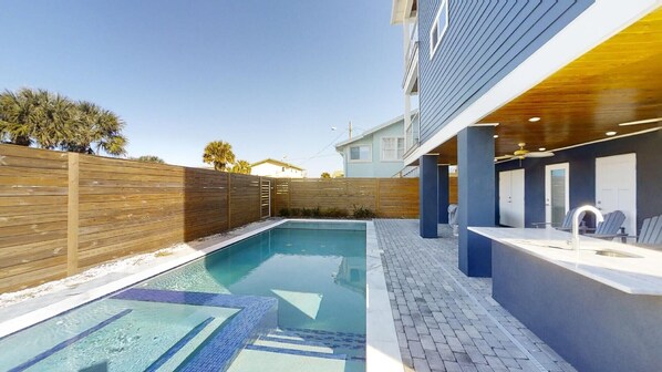 Private pool with wet bar