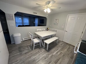 Eat-in Kitchen