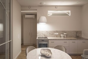Living room/Kitchen (2)