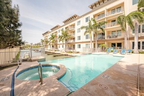 Las Marinas Pool and Hot Tub