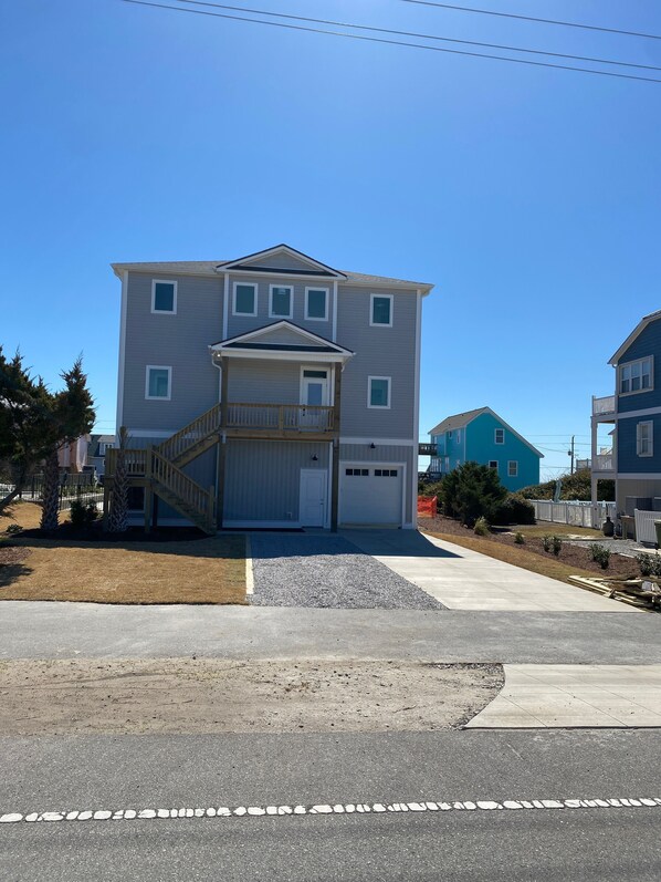 Front of house 1905 Emearld Dr