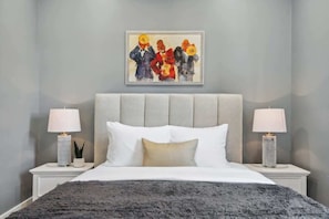 Bedroom 4: Queen Bed