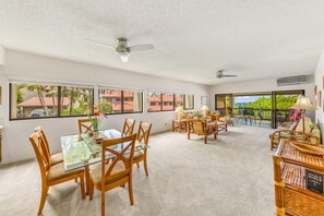 Dining area between kitchen and living area 