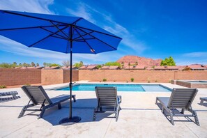 Enjoy the beautiful views of the surrounding Santa Clara red mountains from the privacy of your own backyard pool